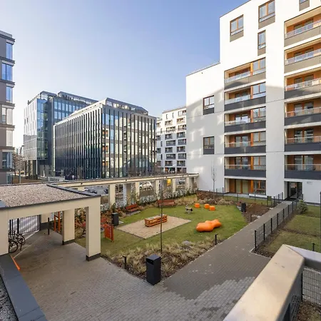 Three-bedroom Mokotow With Balcony By Renters Lägenhet