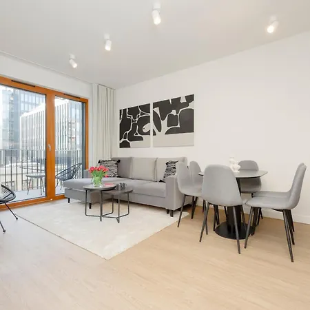 Three-bedroom Mokotow With Balcony By Renters Lägenhet Warszawa