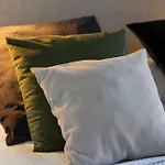 Luxury With 3 Bedrooms, Balcony And Parking By Renters Prestige Varsovie