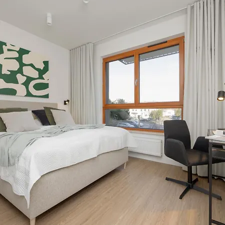 Luxury With 3 Bedrooms, Balcony And Parking By Renters Prestige *