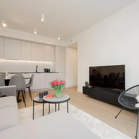 公寓 Three-bedroom Mokotow With Balcony By Renters *