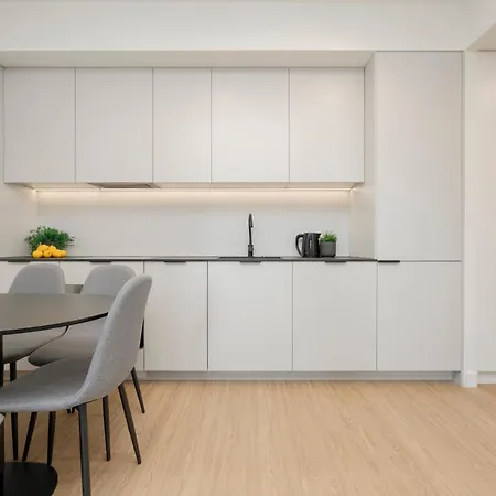 公寓 Three-bedroom Mokotow With Balcony By Renters 华沙